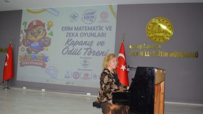 Ankara Cumhurbaşkanlığı Senfoni Orkestrası sanatçısı  piyanist Gülsin Onay, Darıca İlçe 