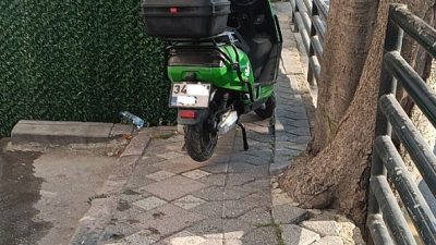 KALDIRIMI İŞGAL EDEN MOTOSİKLET TEPKİ ÇEKTİ Hacı Halil Mahallesi Adliye