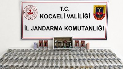 Jandarma tarafından   Dilovası’nda düzenlenen kaçakçılık operasyonunda, ünlü markalara ait piyasa