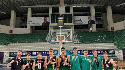 Çayırova Belediyesi Eğitim Spor Kulübü’nün U-18 3x3 Basketbol takımı, Kocaeli’ni
