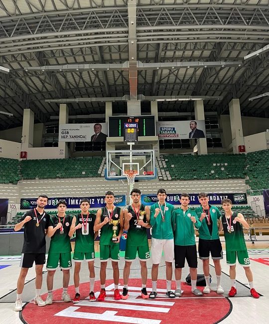 Çayırova Belediyesi Eğitim Spor Kulübü’nün U-18 3x3 Basketbol takımı, Kocaeli’ni