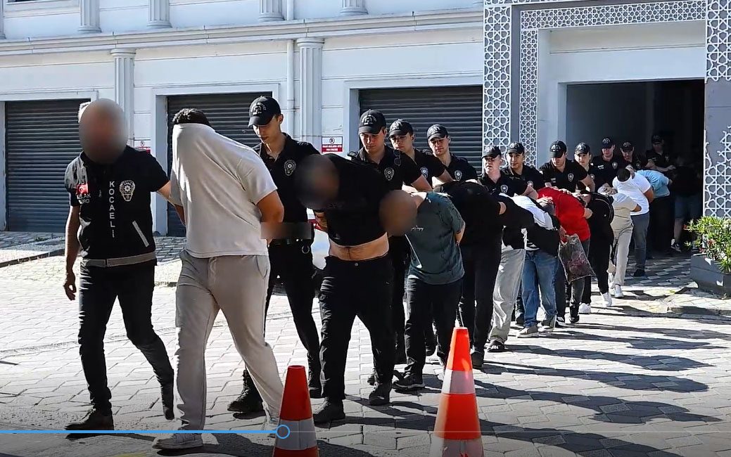 Gebze  merkezli 4 ilde düzenlenen fuhuş operasyonunda gözaltına alınan 21