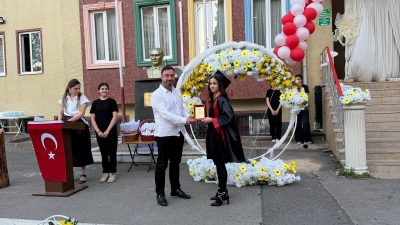  Gebze Muzaffer Altıntaş İmam Hatip Ortaokulu'nda düzenlenen mezuniyet töreni,