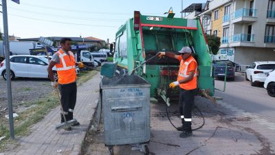 Darıca Belediyesi’nin ilçe genelinde sürdürdüğü kapsamlı yaz temizliği çalışmaları bu