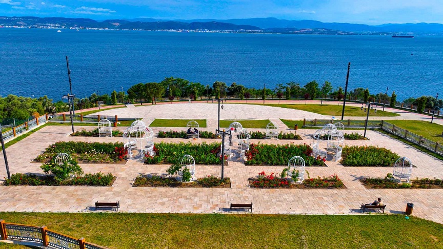 Kocaeli Büyükşehir Belediyesi’nin hayata geçirdiği millet bahçeleri, vatandaşların en uğrak