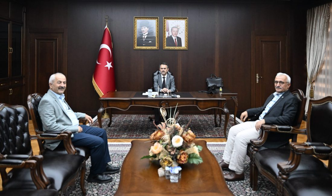 Gebze Kaymakamı Özyiğit ve Gebze Belediye Başkanı Büyükgöz, Vali Aktaş'ı