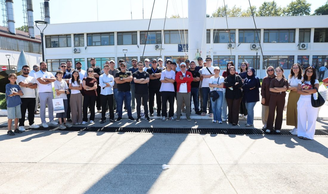 Darıca Belediye Başkanı Muzaffer Bıyık, 41 Darıcalı gençle birlikte TEKNOFEST