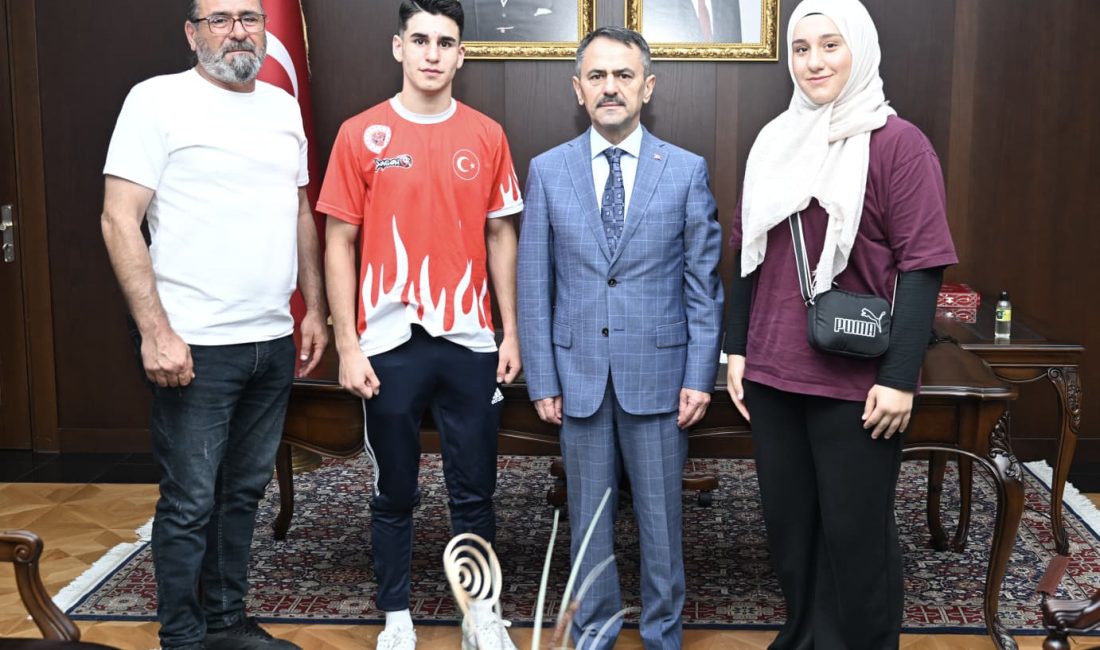 Çayırova Yön Spor Kulübü Başkanı ve Antrenör Koray Kaya ve