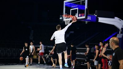 Çayırova Belediyesi Basketbol Takımı’nın altyapı seçmeleri bugün gerçekleştirildi. Yüzlerce genç