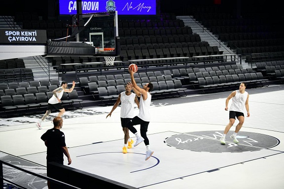 Geçtiğimiz sezon Türkiye Basketbol Ligi’nde çifte kupa kaldırarak, bu yıl