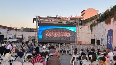 Gebze Belediyesi'nin yaz akşamlarını renklendiren "Mahallemde Sinema Var" etkinlikleri, hafta