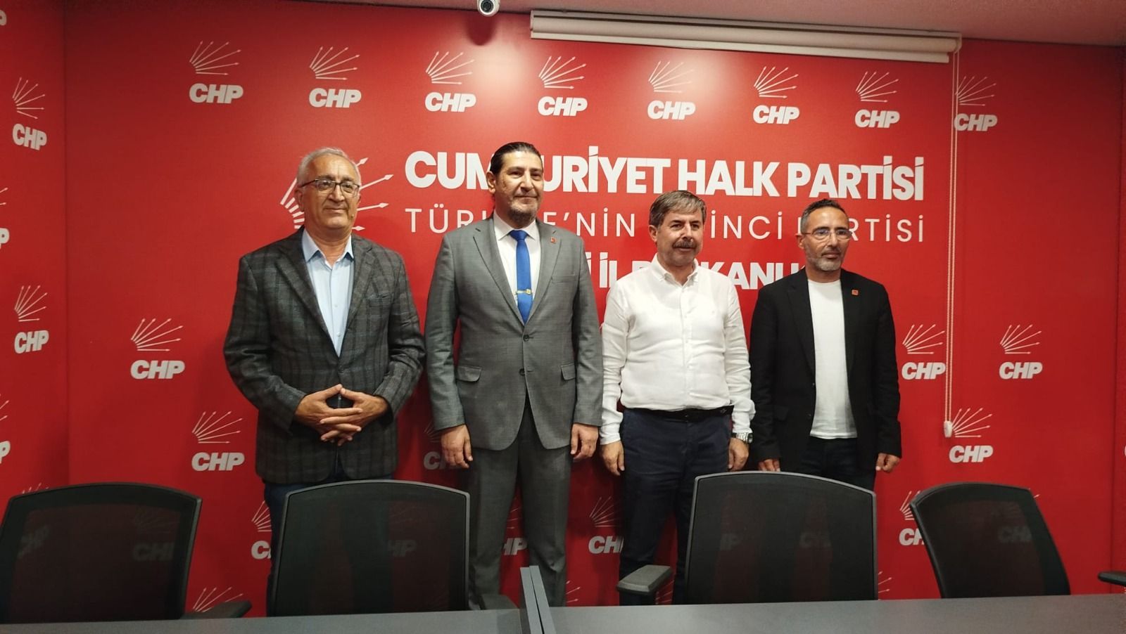 CHP Kocaeli İl Başkanlığı binasında gerçekleştirilen toplantıda, il yönetiminde görev