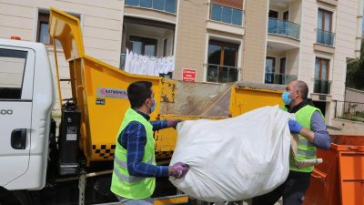Darıca Belediyesi, geri dönüşüm kapsamında toplanarak balyalanan karışık ambalaj atıklarını