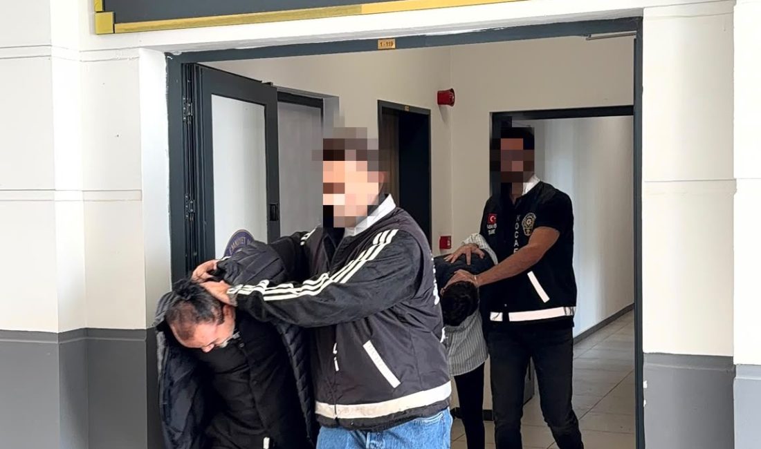 Gebze ve İzmit ilçelerinde, iş görüşmesine çağırdıkları kişiler adına banka