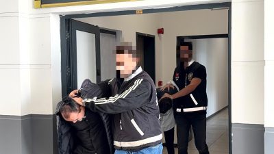 Gebze ve İzmit ilçelerinde, iş görüşmesine çağırdıkları kişiler adına banka