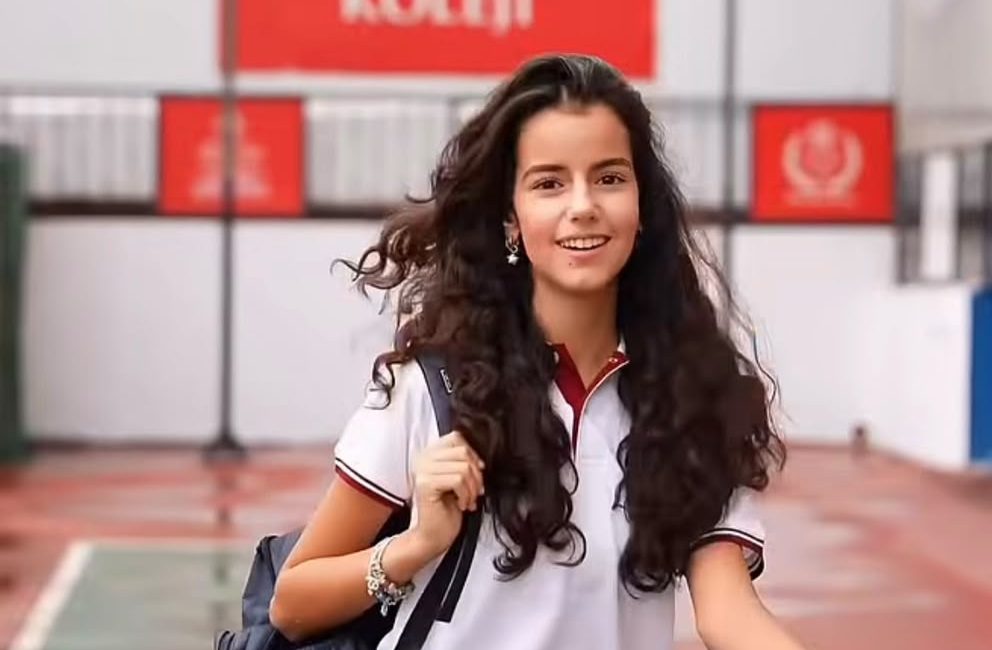 Ödüllü genç oyuncu, ortaokulun ardından lise eğitimini de Gebze Mektebim’de
