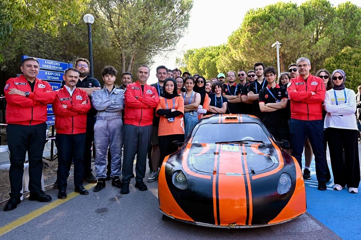 Sanayi ve Teknoloji Bakanı  Mehmet Fatih Kacır, Uluslararası Elektrikli Araç