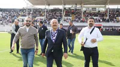 Gebze Belediye Başkanı Zinnur Büyükgöz, Gebzespor’un Nesine 2. Lig Beyaz