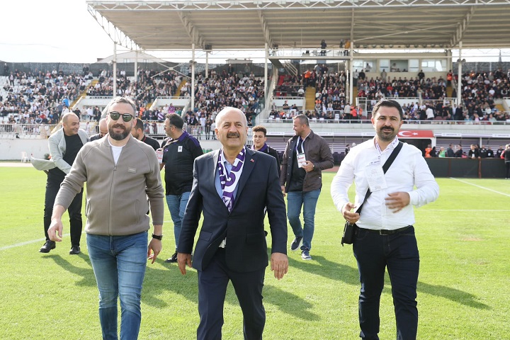 Gebze Belediye Başkanı Zinnur Büyükgöz, Gebzespor’un Nesine 2. Lig Beyaz