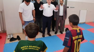 Darıca Belediyesi’nin çocukları sporla buluşturmak, yeteneklerini keşfetmelerine ve sağlıklı bir