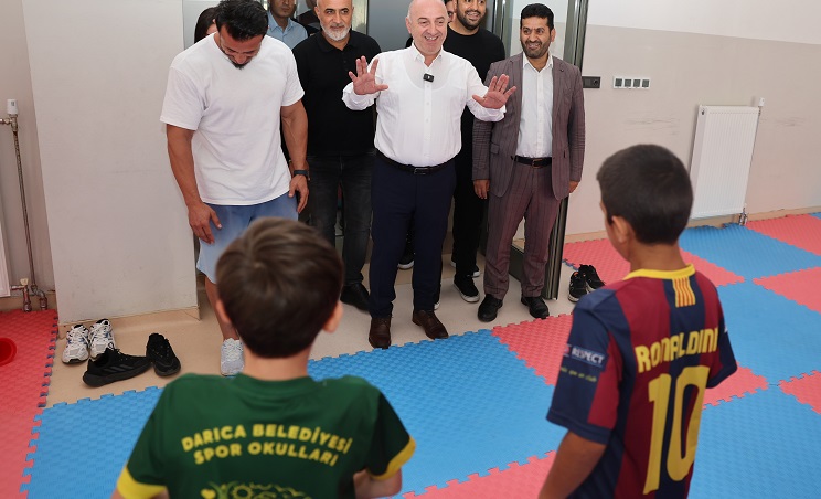 Darıca Belediyesi’nin çocukları sporla buluşturmak, yeteneklerini keşfetmelerine ve sağlıklı bir