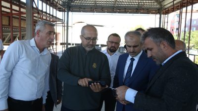 Çayırova Belediye Başkanı Bünyamin Çiftçi, Cumhuriyet mahallesinde inşaatı devam eden