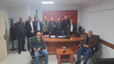 CHP Gebze İlçe Başkanı Yücel Tutan parti binasında toplantı yaptı.