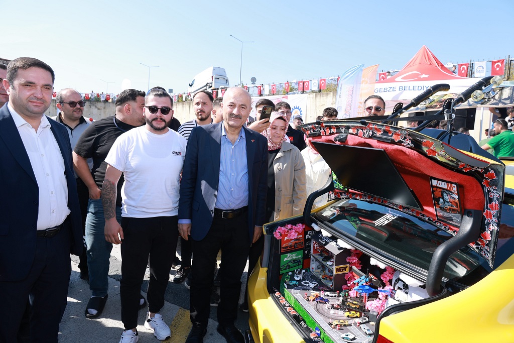 Gebze’de otomobil tutkunlarını bir araya getiren 3. Modifiyeli Araçlar Festivali