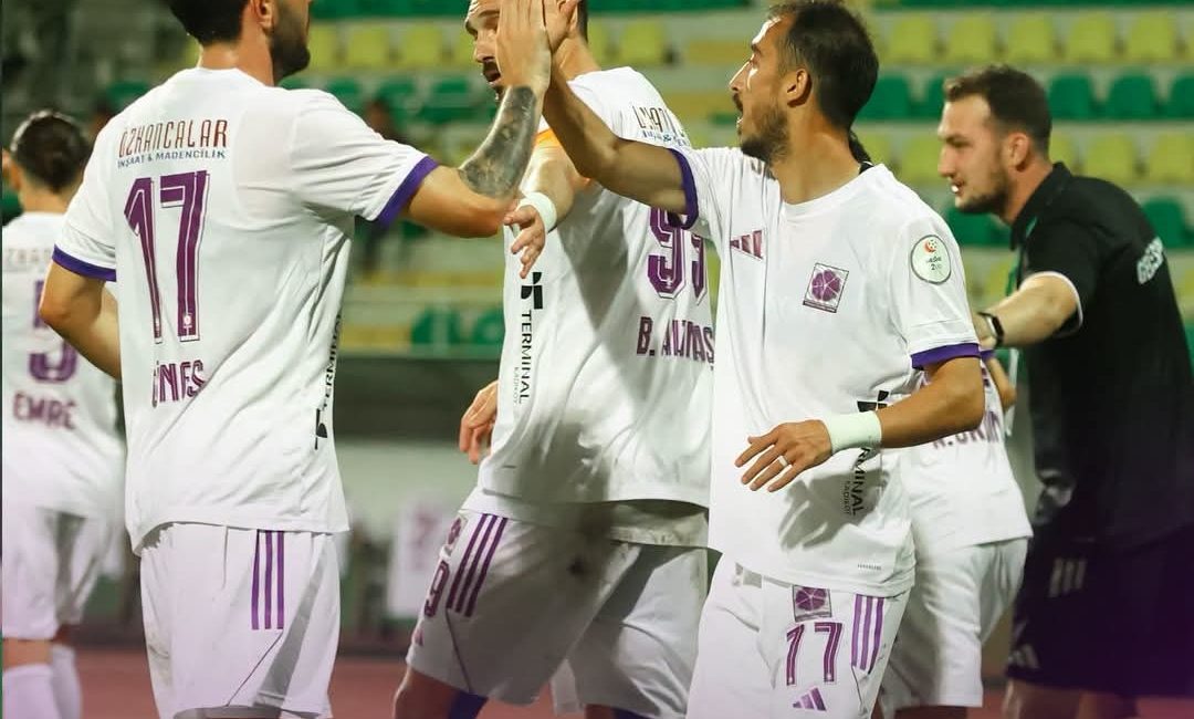 Gebzespor, deplasmanda karşılaştığı Şanlıurfaspor ile 1-1 berabere kalarak zorlu deplasmandan